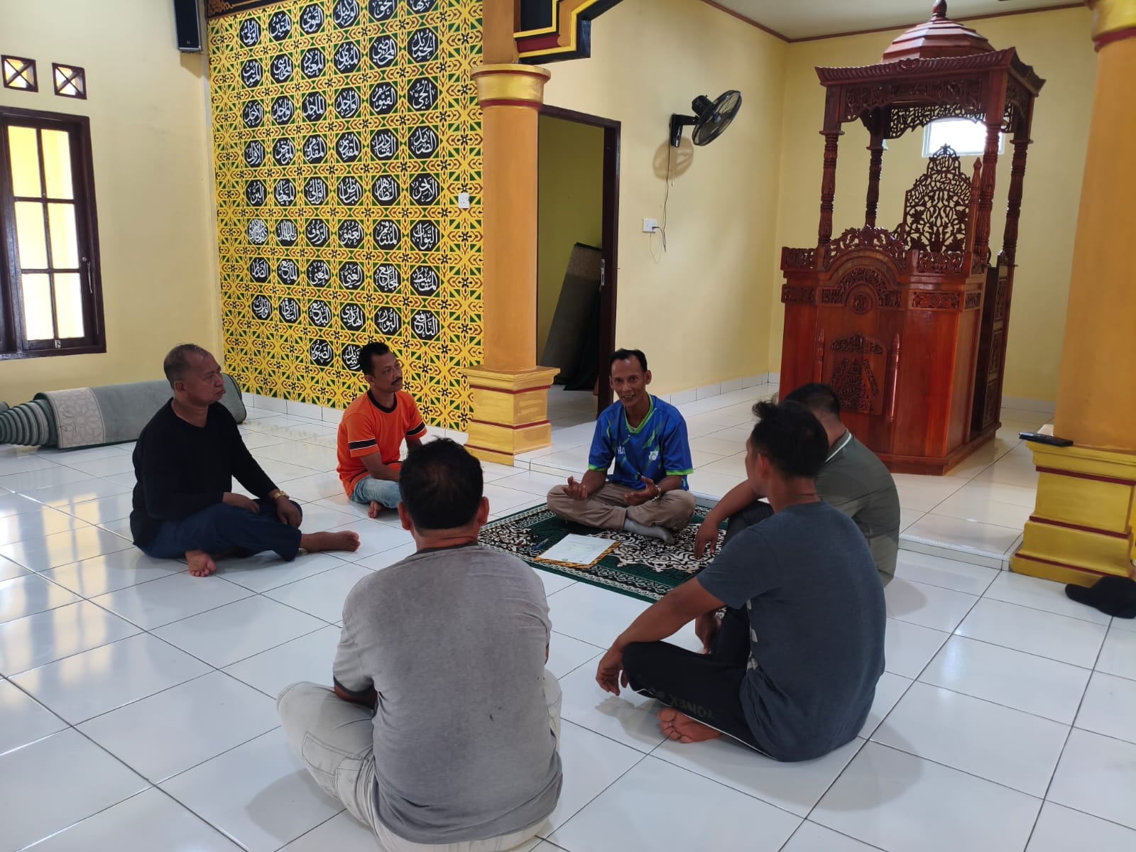 KUA Bunguran Timur Serahkan Akta Ikrar Wakaf untuk Surau Al Basyir Air Kicur